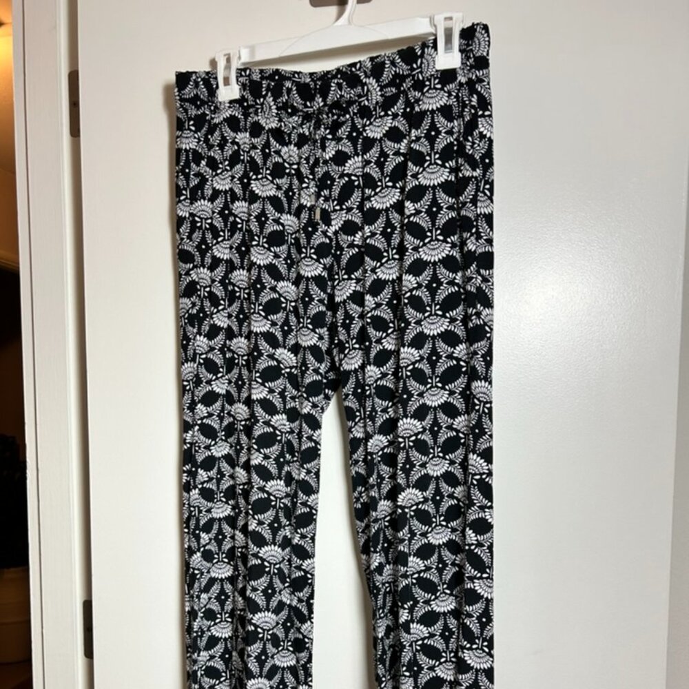 black and white old navy pants